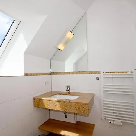 Strandnahe Mit Balkon, Gratis Nutzung Vom Ahoi Erlebnisbad Und Sauna In Sellin - Rex Rugia 29-6 * Lobbe